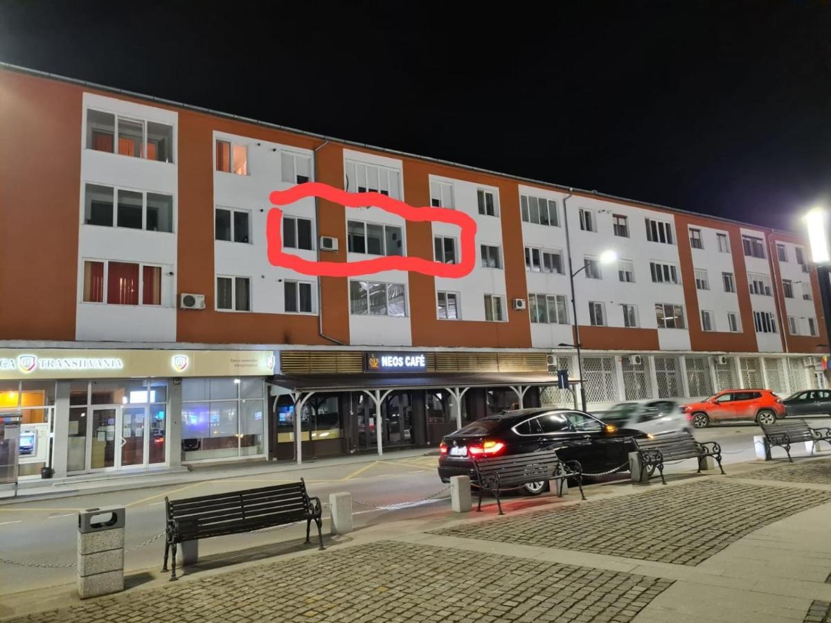 Апартаменты Apartament Ultra Central 1 Хунедоара Экстерьер фото
